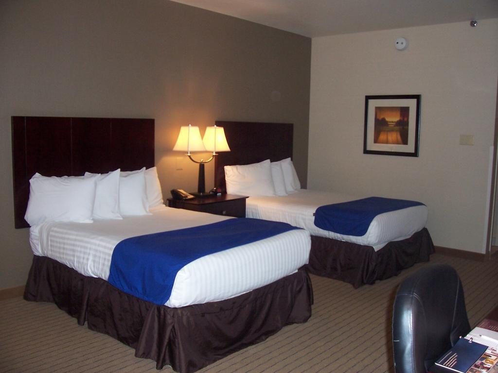 Nichols Village Hotel And Spa Clarks Summit Chambre photo