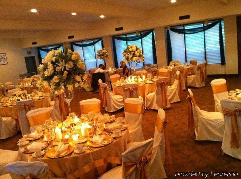 Nichols Village Hotel And Spa Clarks Summit Extérieur photo