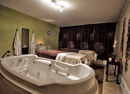 Nichols Village Hotel And Spa Clarks Summit Extérieur photo