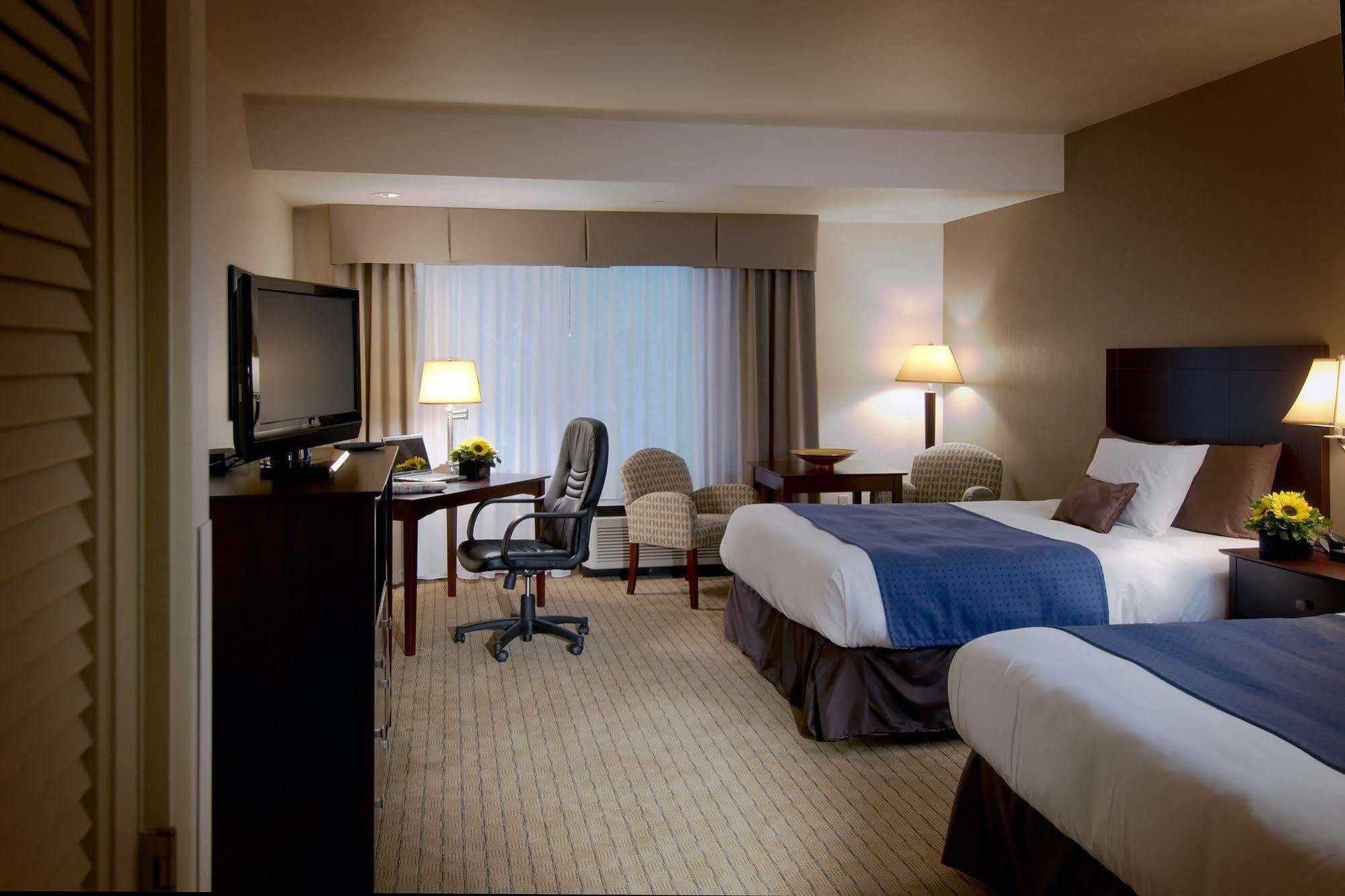 Nichols Village Hotel And Spa Clarks Summit Extérieur photo