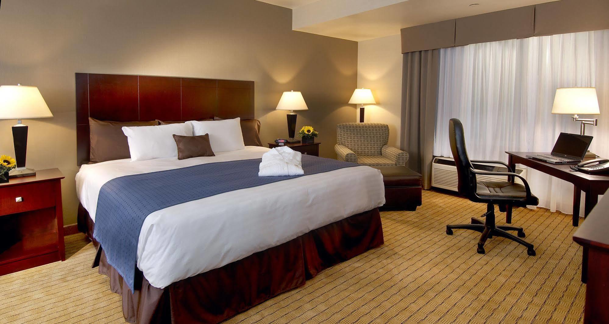 Nichols Village Hotel And Spa Clarks Summit Extérieur photo